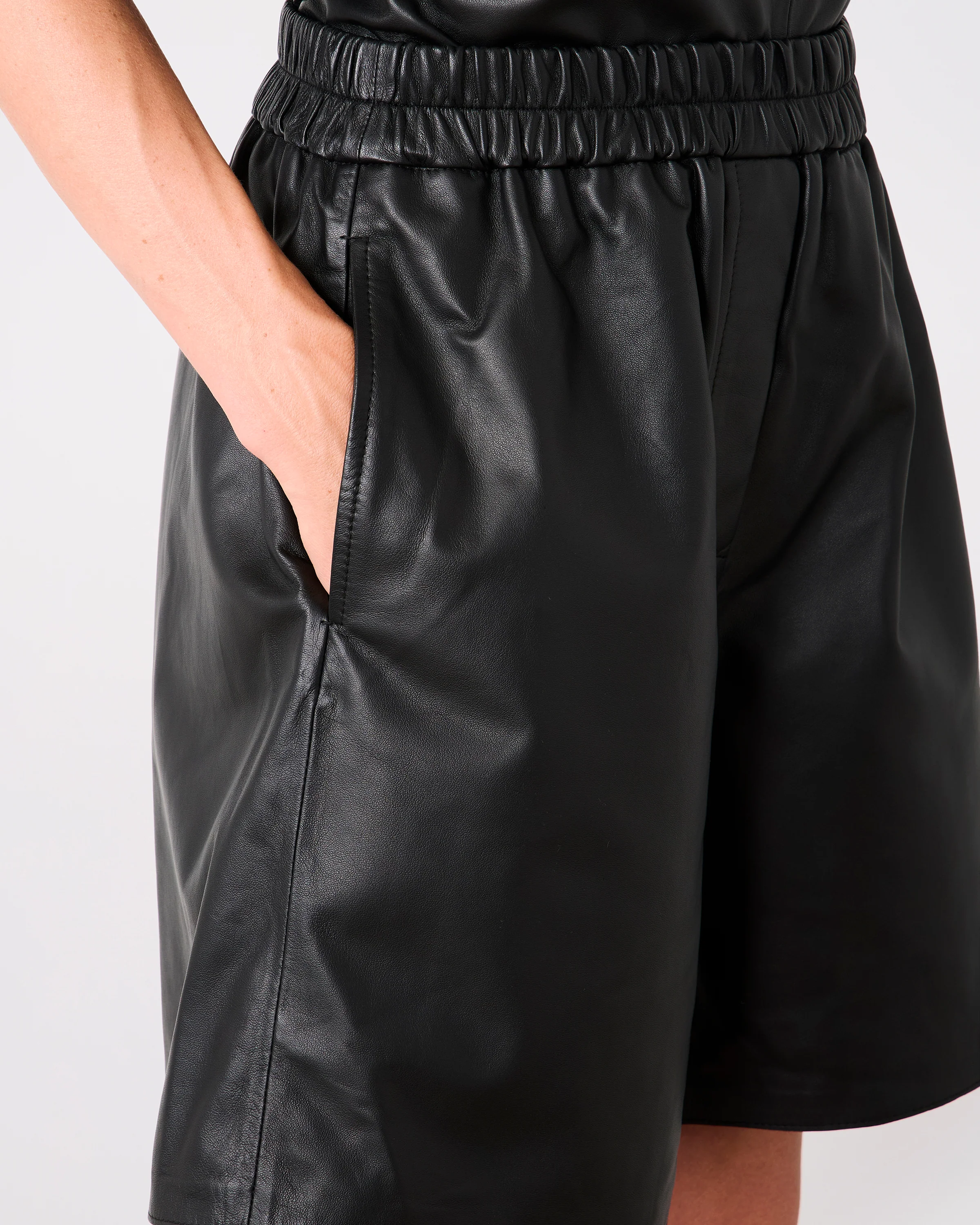 Short jona - Image 4